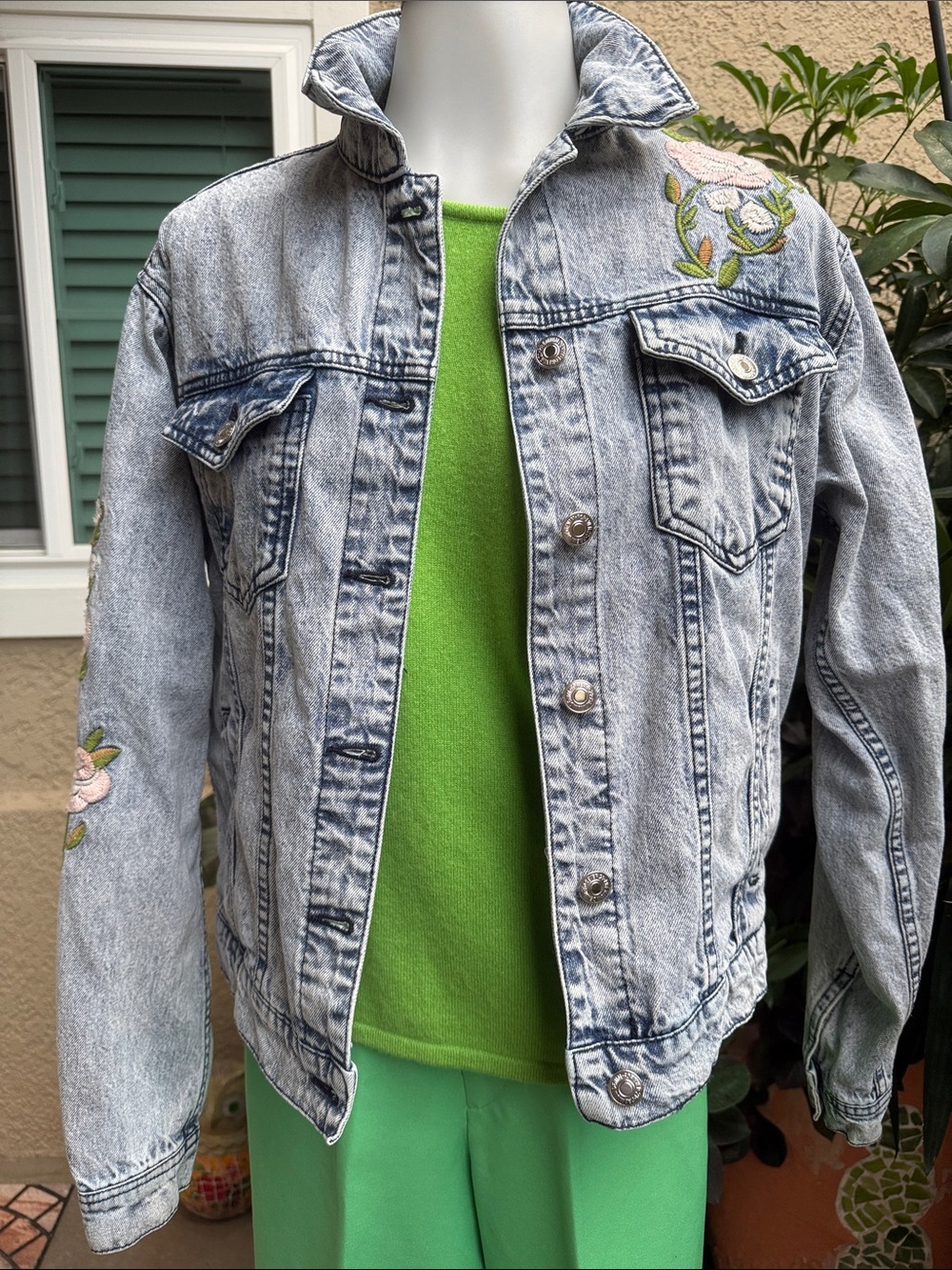 Vintage Forever 21 Light Wash Embroidered Denim Jacket - Blue
